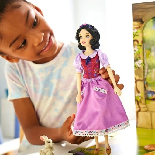 Snow White Disney Story Doll – 11'' - Image 3