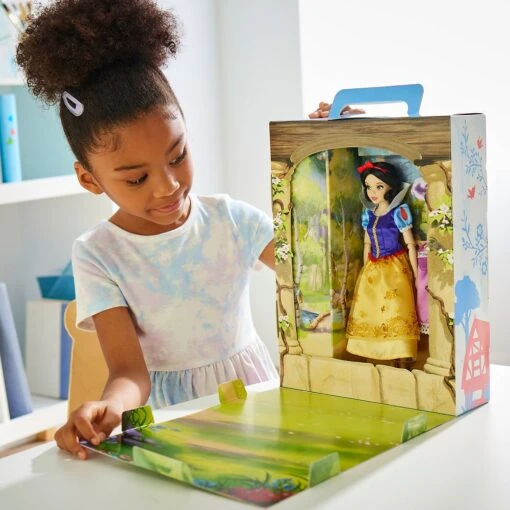 Snow White Disney Story Doll – 11'' - Image 5