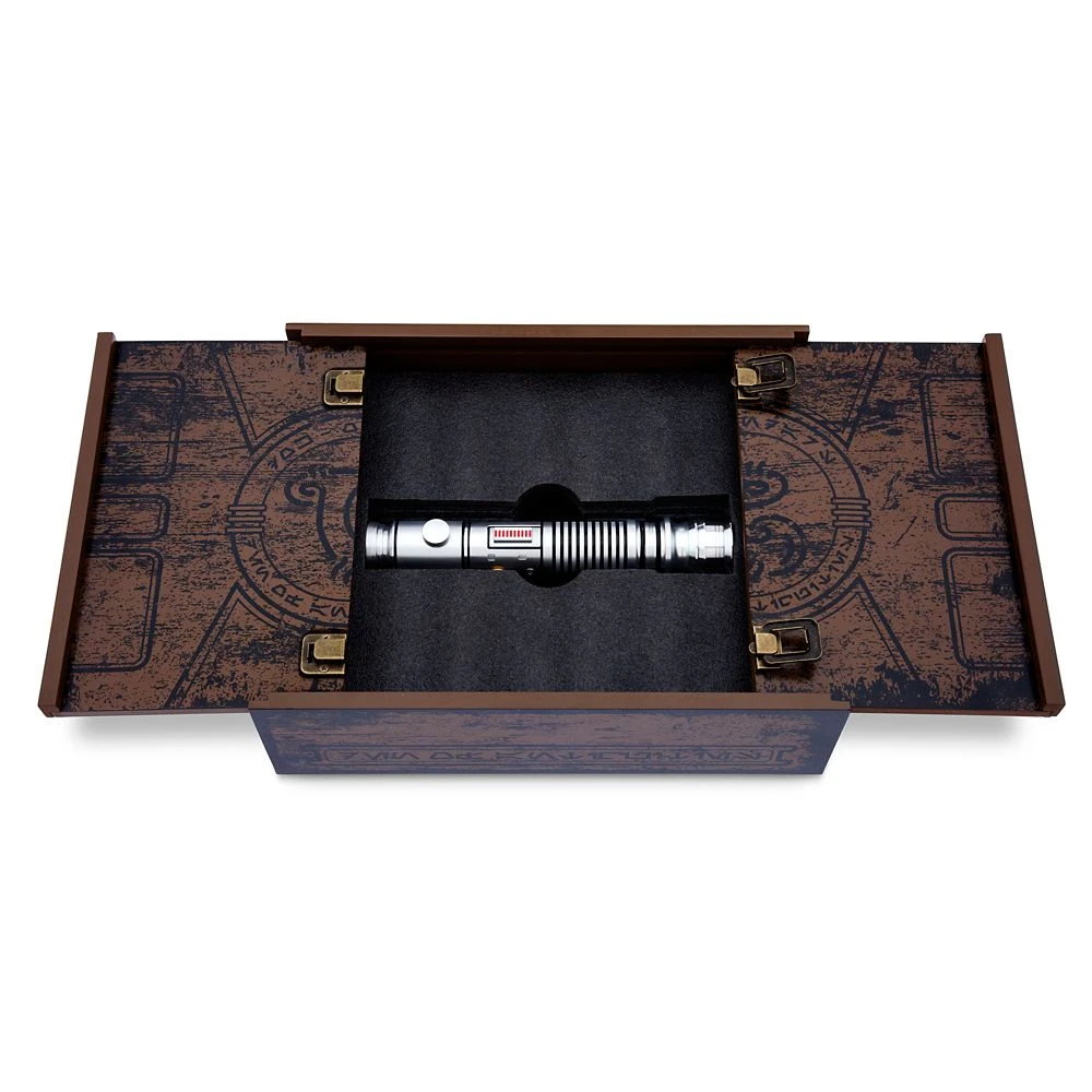 Disney The Hilt Of A Jedi Ki-Adi-Mundi LIGHTSABER Hilt Set – Star Wars: Galaxy's Edge – Limited Edition 6 Disney The Hilt Of A Jedi Ki-Adi-Mundi LIGHTSABER Hilt Set – Star Wars: Galaxy's Edge – Limited Edition - Image 4