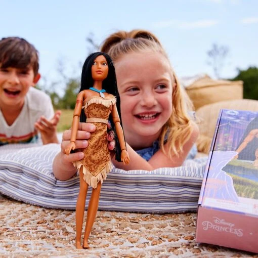Disney Pocahontas Classic Doll – 11 1/2'' - Image 4