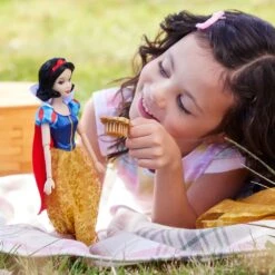 Disney Snow White Classic Doll – 11 1/2'' -Disney 6001040901706 3