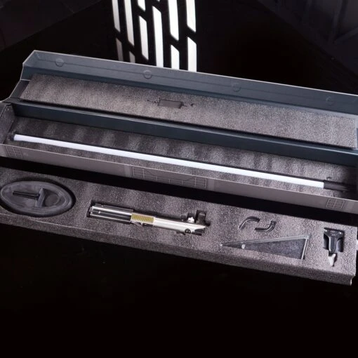 Disney Skywalker Legacy LIGHTSABER Collectible Set – Star Wars - Image 9