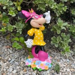 Disney 18" Minnie Mouse With Flowers Resin Statue -Disney GUEST f0c7836f bdaa 43dd 9d62 542241450fc8